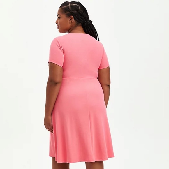 Torrid Twist Front Ribbed Coral Skater Dress Short Sleeve NWT - Picture 4 of 4